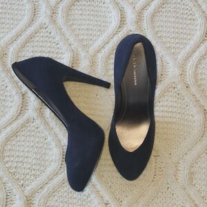 BCBG Navy Blue Suede Rounded Close Toe Platform Heels Size 8.5